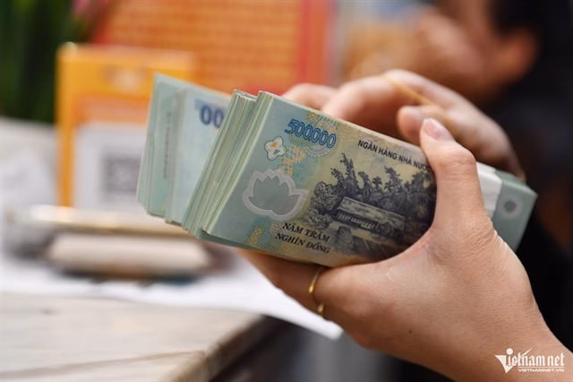Khoản vay tiêu dùng nhỏ có thể biến thành nghĩa vụ hàng trăm triệu nếu không đủ khả năng thanh toán. Ảnh minh họa