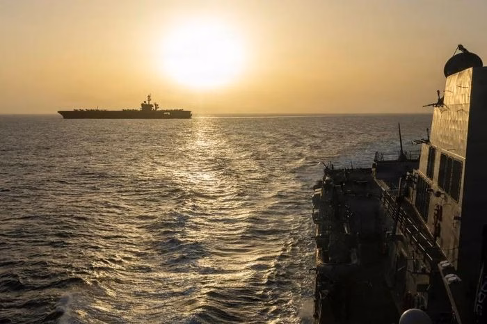 Tàu sân bay USS Abraham Lincoln tiến hành các hoạt động phong tỏa trên biển Ả Rập ngày 16/4. Ảnh: Hải quân Mỹ.