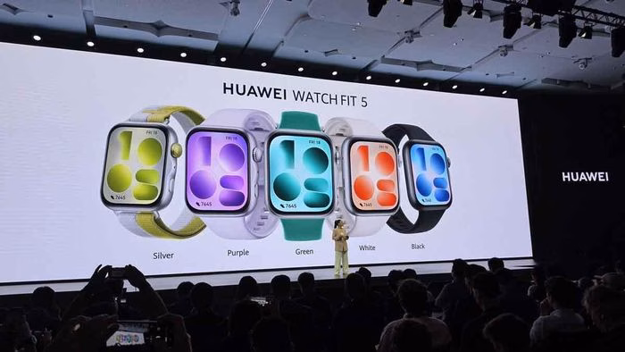 Khả năng hiển thị ấn tượng giúp Watch Fit 5 Series dễ dàng thích nghi với mọi môi trường