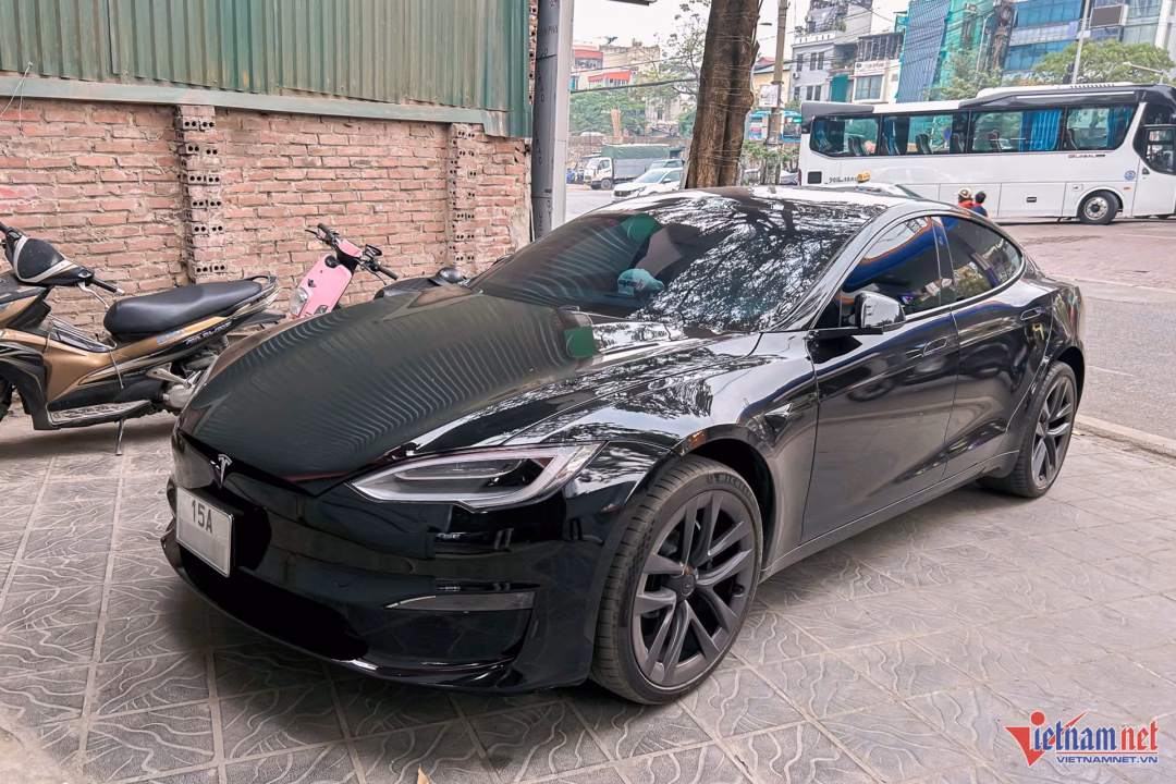 Chiếc xe điện hiệu suất cao Tesla Model S được nhập về Việt Nam với mức giá xấp xỉ 10 tỷ đồng. Ảnh: Tiến Dũng