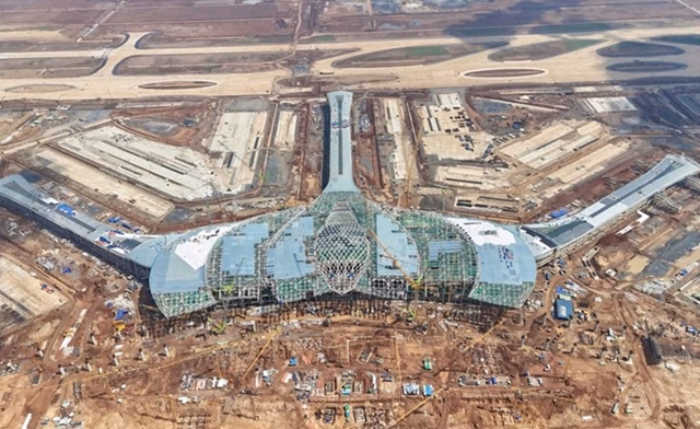 Việc hoàn thành và đưa dự án vào khai thác thương mại trong năm 2026 là nhiệm vụ chính trị trọng tâm, tuyệt đối không được để xảy ra tình trạng đình trệ gây lãng phí nguồn lực.
