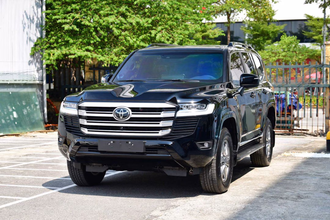 Toyota Land Cruiser được ví như mẫu "Xe Chủ tịch" dù chỉ gắn mác logo Toyota bình dân. Ảnh: ST Auto
